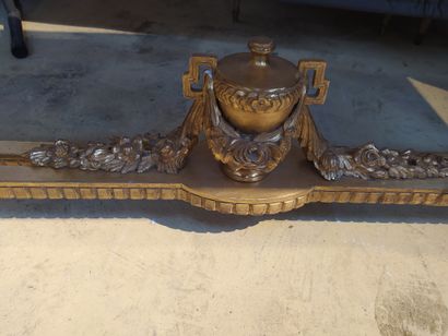 null Important CONSOLE in carved and gilded wood, decorated with rosettes and palmettes,...