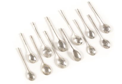 LOT of 12 TEA SPoons 
Engraved silver 
Marks...
