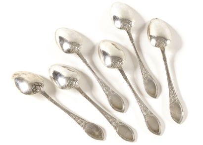 null BATCH OF 6 SPOONS

Chased silver

Punches: Г K, 84 and a woman's head turned...