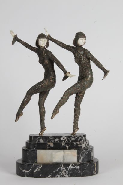 null D’après Déméter CHIPARUS (1886-1947) « Deux danseuses » Groupe en chryséléphantine...