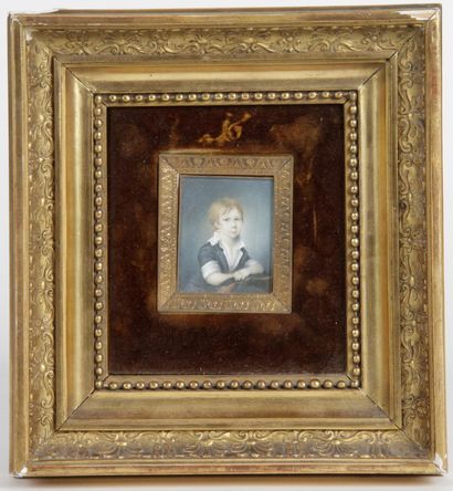 null ECOLE FRANÇAISE DU XIX SIECLE, « Portrait d’un jeune garçon » Miniature sur...