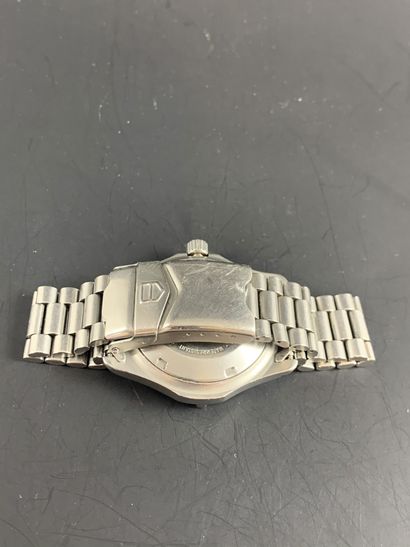 null TAG HEUER Série 2000 Vers 1990. Montre bracelet en acier pour homme. Boitier...