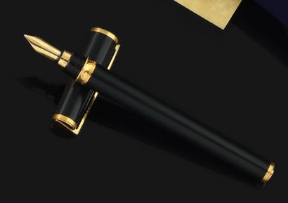 S.T. DUPONT Black gold plated fountain pen,...