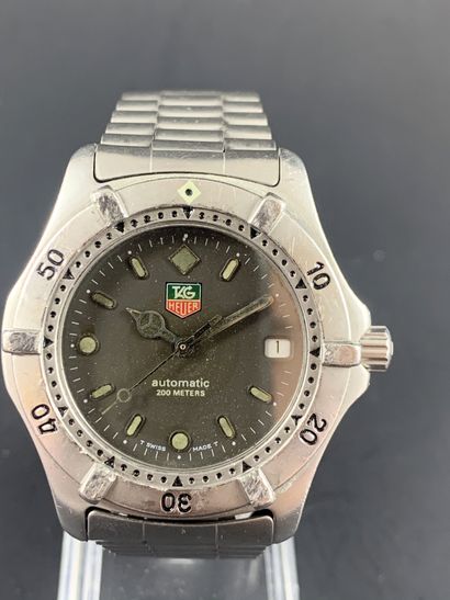 null TAG HEUER Série 2000 Vers 1990. Montre bracelet en acier pour homme. Boitier...