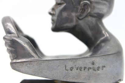 MAXIME LEVERRIER ( 1891- 1973) Mascotte signée Leverrier, métal composé, Circa 1925....