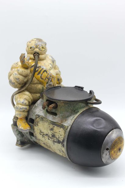 GONFLEUR MICHELIN Michelin" inflator with its bibendum, original painting. Small...