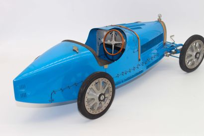 BUGATTI - J.P FONTENELLE Maquette au 1:8 ème, Bugatti type 35, couleur bleue. Signée...