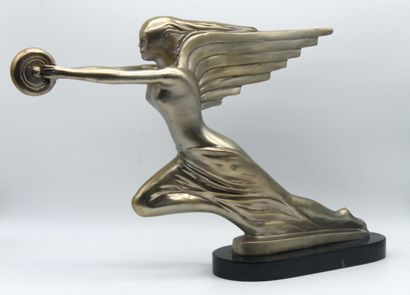 AUTOMOBILE PACKARD Trophée représentant la mascotte "déesse de l'Air" des Automobiles...
