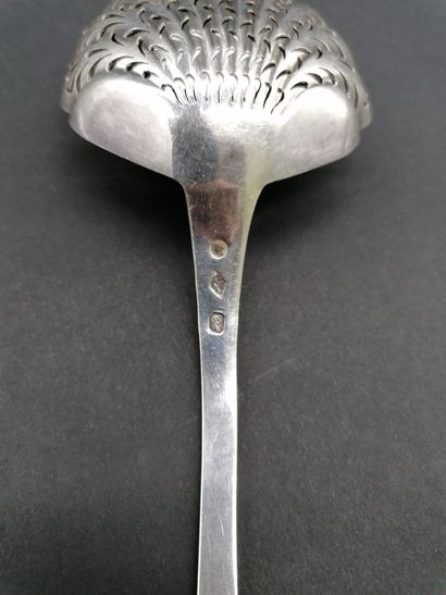 null SPRINKLING SPOON

in silver with chased decoration of foliage and two coats...