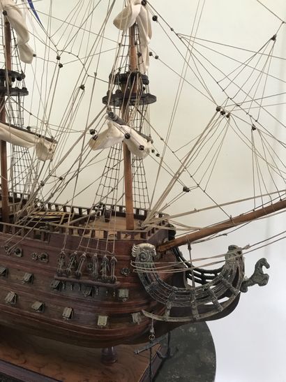 null SHIP MODEL 

The Royal Sun 1669

Good general condition, some accidents 

20th...