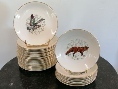 null GIEN 

Part of a table service in enamelled earthenware with animals

22 dinner...