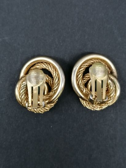 null CHRISTIAN DIOR

Pair of ear clips

In gilded metal with mesh decoration 

Signed...