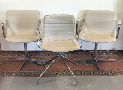 null ARPER 

Pair of swivel armchairs with four-legged chromed base, upholstered...