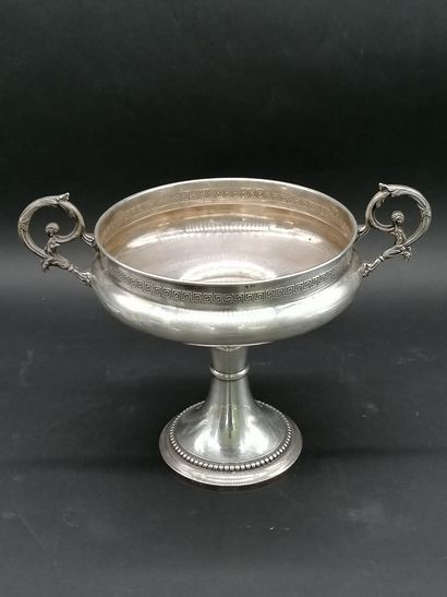 null FRUIT CUP 

on silver-plated metal legs with two leafy handles. 

H. 24 cm