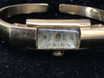 null MONTRE CAUNY 

en or jaune 18k, bracelet menotte

Poinçons suisses

Poids sans...