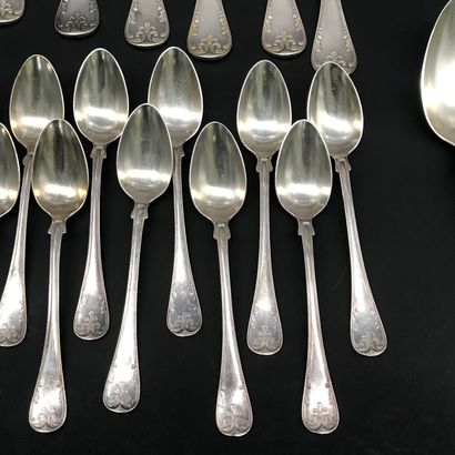 null HOUSEHOLD

In silver plated metal

Decorated with palmettes 

Twelve persons...