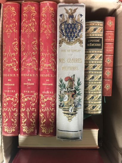 null Un carton de livres sur le thème Napoléonien 

Histoire de l'Empire en 4 tomes...
