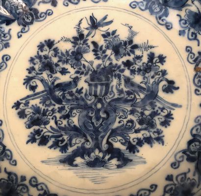 null DELFT

Ensemble en PORCELAINE bleue et blanc comprenant :

Un grand plat creux...