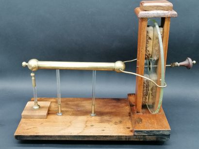 null Machine electrostatique de Ramsden 

Fin du XIXe siècle 

H. 44 L. 49 cm

Assez...
