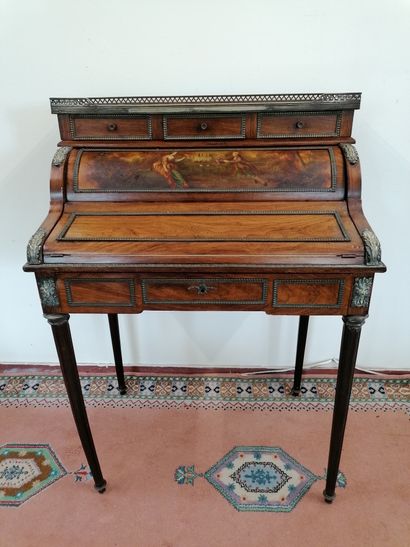 null SLOPING DESK 

Louis XVI style desk decorated with a gallant scene. 

It opens...