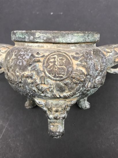 null BRULE PARFUM 

en bronze tripode

Japon, XIXe siècle

Manque le couvercle

H....