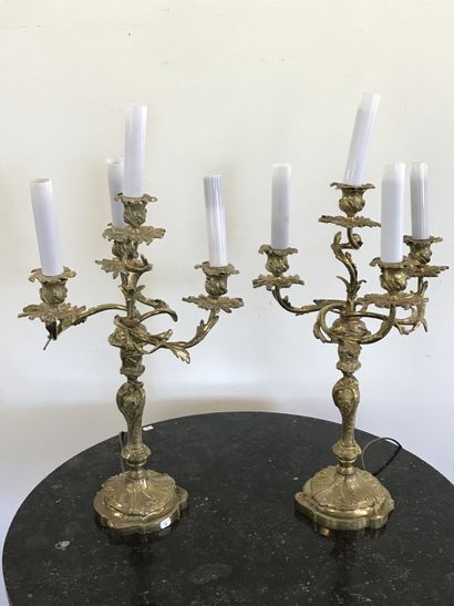 null A PAIR OF CANDELABRES mounted with electricity in gilt and chased bronze with...