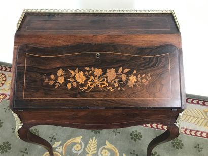 null SLOPING DESK

 Louis XV style sloping desk in veneer and marquetry with floral...