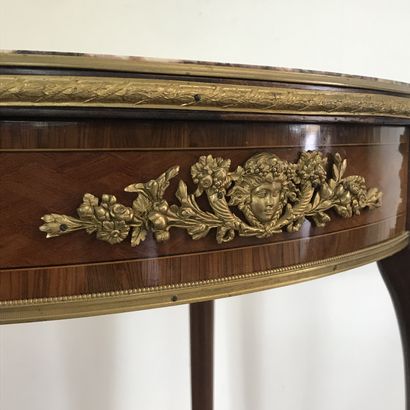 null SALON TABLE 

Louis XV style, made of veneer and gilt bronze, pink marble top....