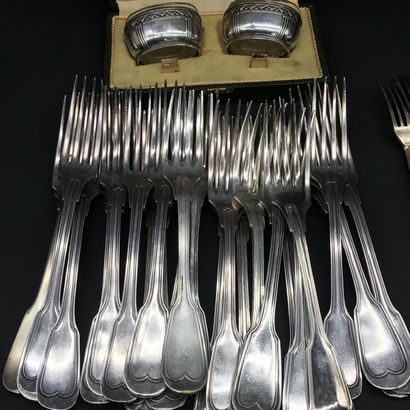 null Lot of SILVER METAL 

including: numerous soup spoons and table forks, dessert...