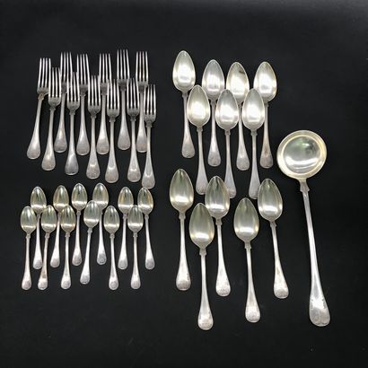 null HOUSEHOLD

In silver plated metal

Decorated with palmettes 

Twelve persons...