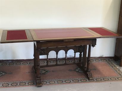 null TABLE BUREAU

de style Renaissance Espagnole en bois sculpté, elle ouvre par...