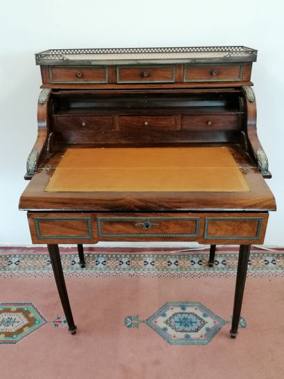 null SLOPING DESK 

Louis XVI style desk decorated with a gallant scene. 

It opens...