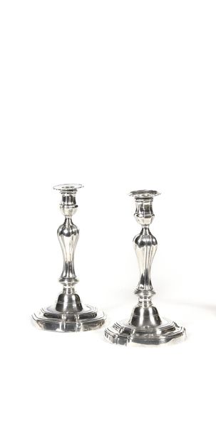 null Pair of silver plated bronze FLAMPS with baluster shaft and bell feet. 18th...