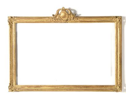 null Carved and gilded wooden frame, the corners decorated with foliage, escutcheon...