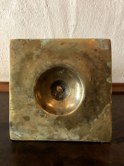 null Small polished brass CANDLE on its frame. 17th century H. 18 cm (wear and s...