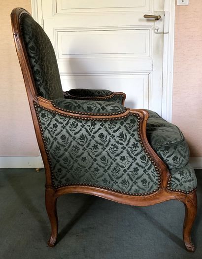 null Walnut moulded and carved flat back shepherd's chair resting on four arched...