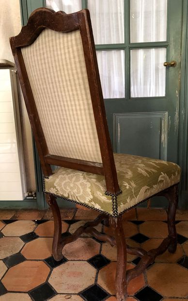 null Sheep bone chair in walnut. 										 	 Louis XIV period H. 109 cm- W. 50 cm...