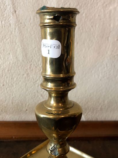 null Small polished brass CANDLE on its frame. 17th century H. 18 cm (wear and s...