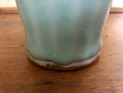 null CHINE 																 Vase balustre en grès porcelaineux à couverte céladon...