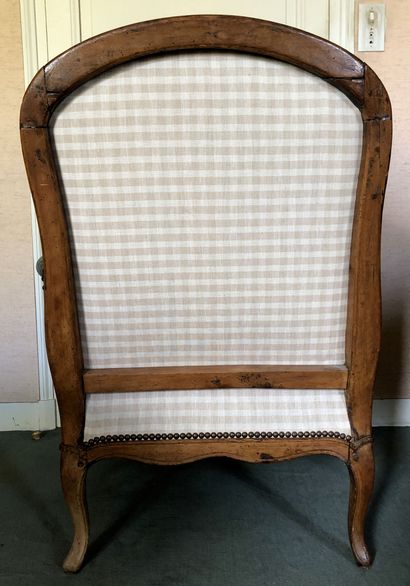 null Walnut moulded and carved flat back shepherd's chair resting on four arched...