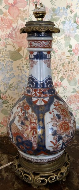 null Delft earthenware baluster vase. 18th century. Mounted as a lamp Height : 27...