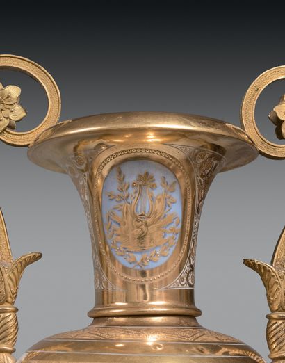 null NAPLES

A pair of large porcelain spindle-shaped vases with two ormolu handles...