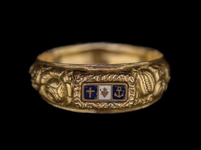 null ENGAGEMENT RING. 

Entirely chased vermeil ring, bezel decorated with an anchor,...