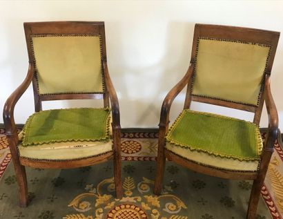 null Paire de FAUTEUILS 

de style Restauration garnis de tissu vert

A recouvri...