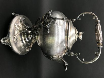 null CHRISTOFLE 

Samovar en métal argenté de style Louis XV 

Le corps guilloché...