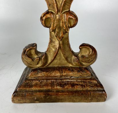null DEUX MONSTRANCES en bois doré et sculpté de feuillages. Italie, XVIIIe siècle...