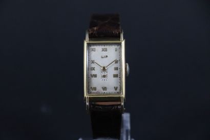 null LIP CIRCA 1950. Ref : 210XX. Yellow gold plated wristwatch, signed white dial,...