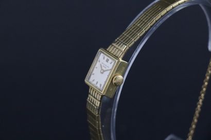 null PATEK PHILIPPE VERS 1960. Montre bracelet en or jaune 750/1000, boîtier carré,...
