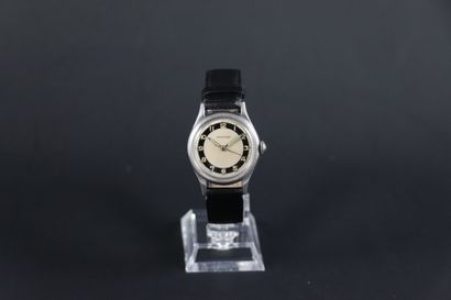 null LONGINES STYLE MILITARI. VERS 1940. Réf : 54137. Montre en acier, boîtier rond...