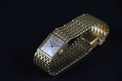 null PATEK PHILIPPE CIRCA 1960. Yellow gold 750/1000 wristwatch, square case, white...